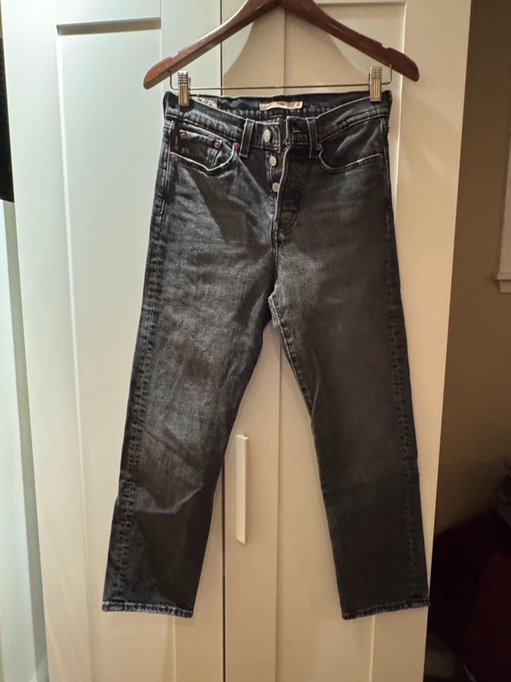 Levi’s WEDGIE Straight-Leg High-Rise Jeans in Washed Black